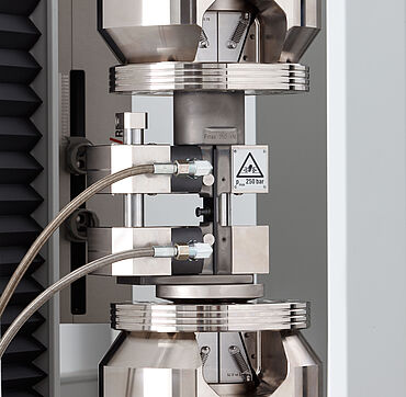 Open hole compression (OHC) and filled hole compression (FHC) notched compression test HCCF compression fixture Notched compression test with corresponding HCCF compression fixture