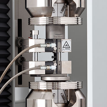 Gekerfde druktest met passend HCCF drukwerktuig voor OHC en FHC tests volgens Airbus AITM1-0008