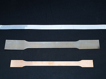 ASTM E345 & DIN 50154 – Zugversuch an metallischen Folien: Folien-Proben aus Kupfer, Aluminium und Titan