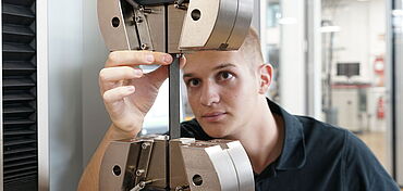 Composite tensile test to ISO 527-4 and ISO 527-5 specimen grips and composite tensile specimen