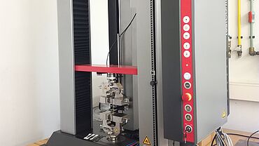 Universal testing machine for cable testing with the ProLine