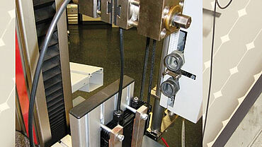 Ensaio de retirada entre tomada de conexão e cabo de conexão