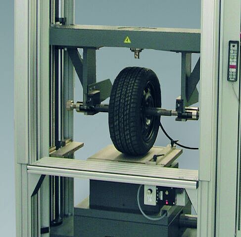 Testing of wheels, rims, and tires | ZwickRoell