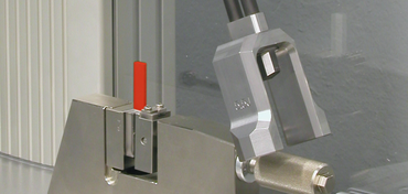 ASTM D256 darbe bükme testine göre plastik üzerinde Izod çentik darbe dayanımı