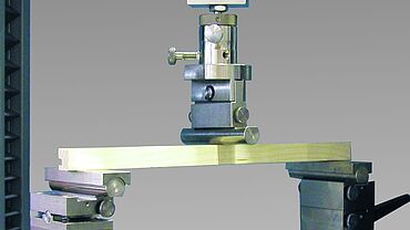 3-point flexure test on wood to DIN 52186
