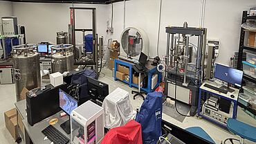 Eine Kappa Prüfmaschine, LTM, AllroundLine und ein Pendelschlagwerk bei Hong Kong Polytechnic University