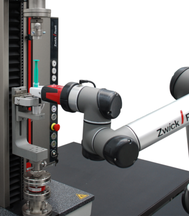 Lightweight robot roboTest N positions a syringe in the testing machine and tests it automatically