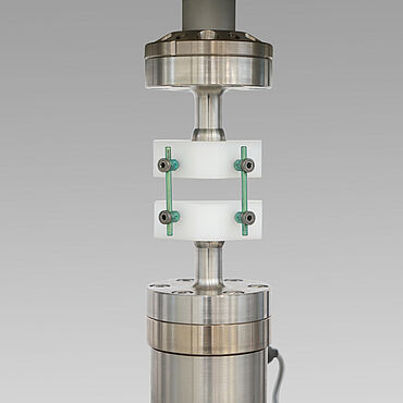 ASTM 1717 ve ASTM 2706: Spinal implantlarda kompresyon/bükme testleri için test cihazı