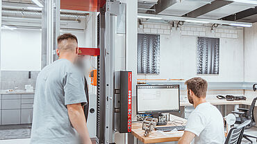 Test engineers at Schwalbe prepare material test in ZwickRoell ProLine Z030
