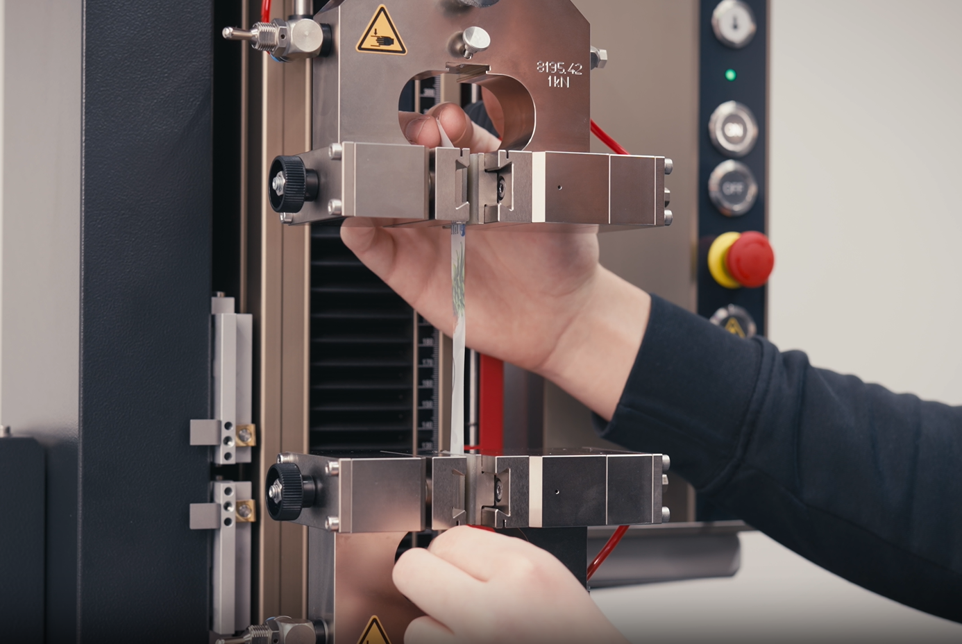 Pneumatische klemmen voor trektest op kunststof film volgens ISO 527-3