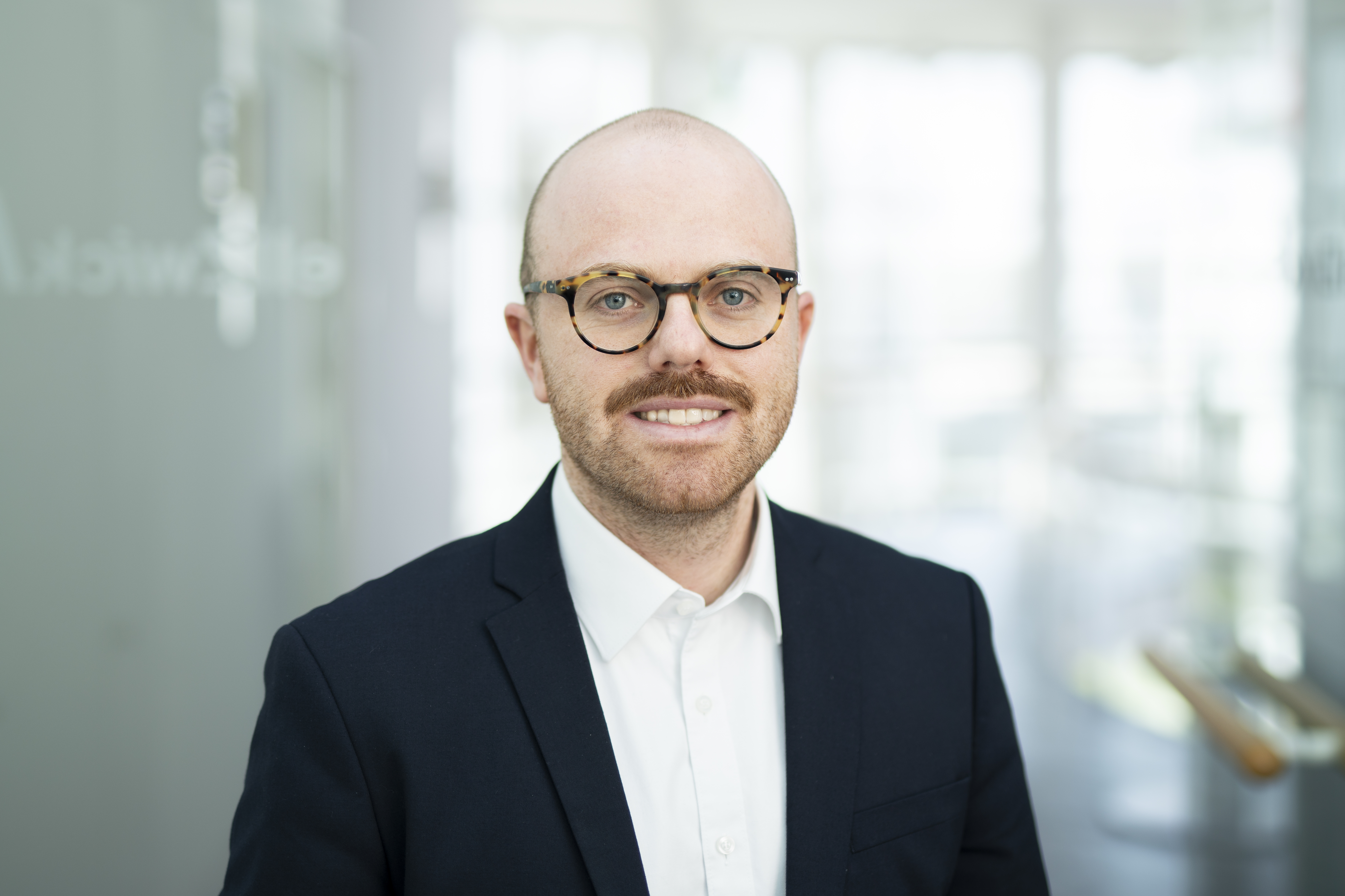 Kontakt Automotive Branchenexperte