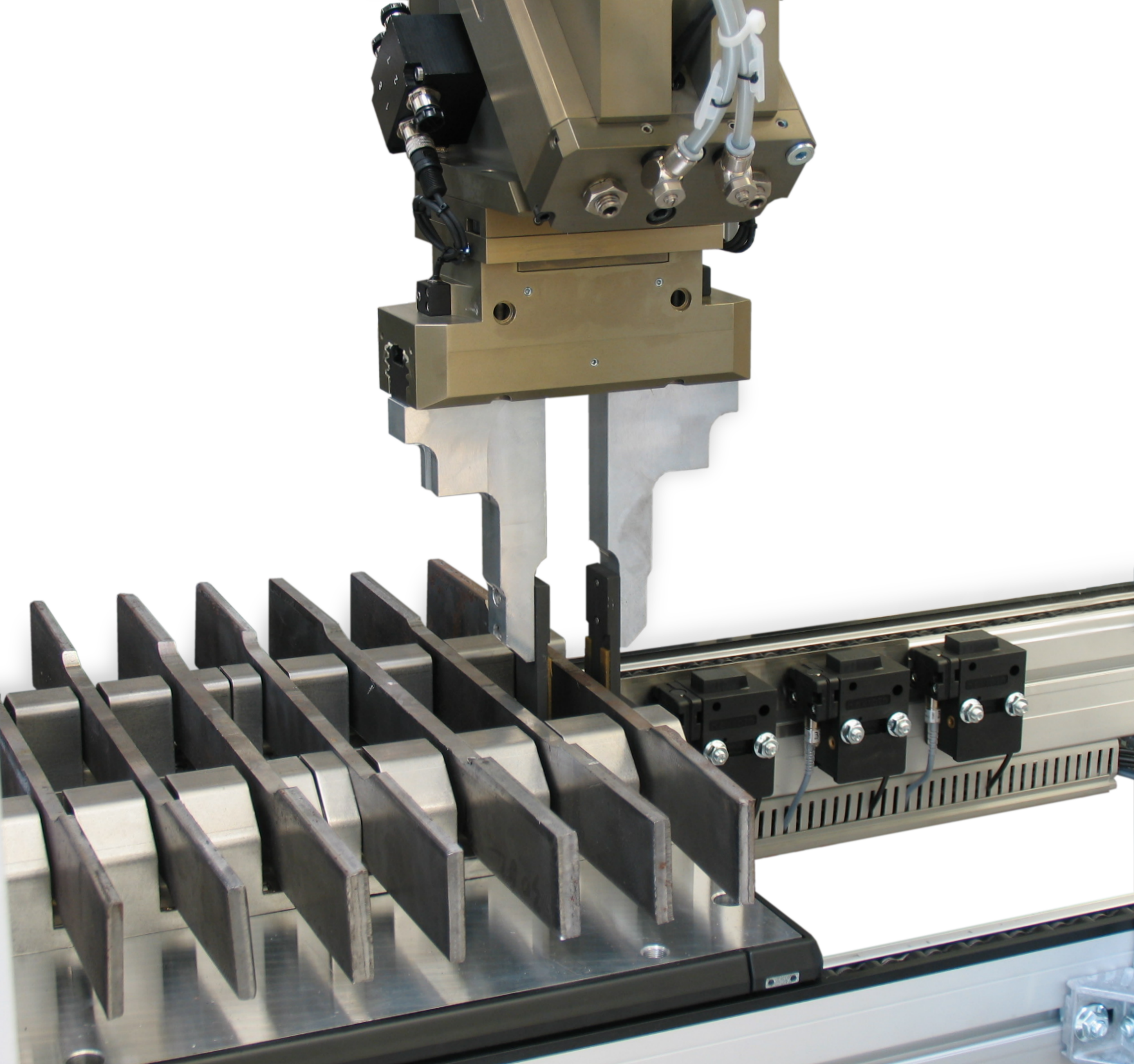 roboTest C gripper used to remove specimens