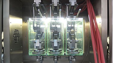 고객맞춤형 용액조가 있는 Kappa Multistation 3x10kN