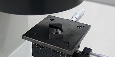 ZHVµ-M Mikro-Vickers-Härteprüfgerät mit manuellem Kreuztisch