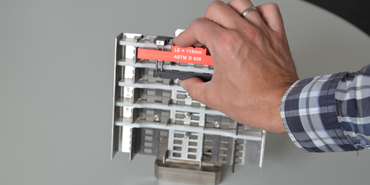 Specimen magazine with insertion aid