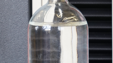 USP <1207>'de belirtilen Residual Seal Force (RSF) şişesini belirlemek için test cihazı