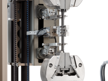 Transverse strain extensometer