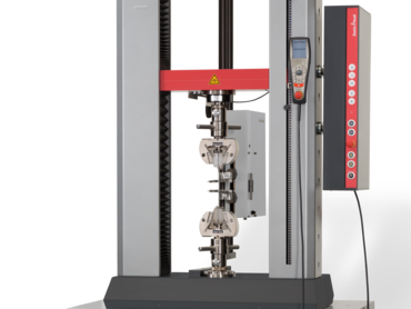 ProLine_50kN_Keil-Probenhalter_makroXtens_Extensometer