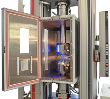 Metals testing system with temperature chamber up to 360 °C and optical extensometer