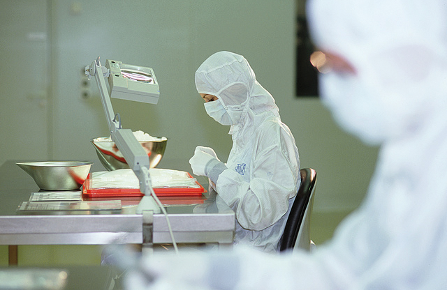 Cleanroom-compatible materials testing machine | ZwickRoell