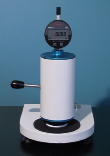 Thickness measuring device for paper