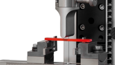 Dispositivo de flexão ZwickRoell para ensaio de flexão de 3 pontos conforme ASTM D790
