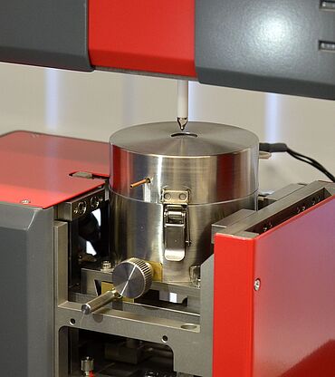 Specimen heater up to 400°C for high-temperature nanoindentation
