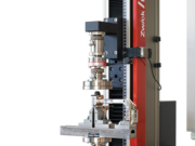 ASTM D2344、EN 2563、ISO 14130、EN 2377に準拠した層間せん断強度 (ILSS) を測定するための試験治具とzwickiLine材料試験機