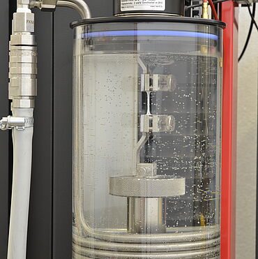 Testing of fuel cells: Tensile test in water