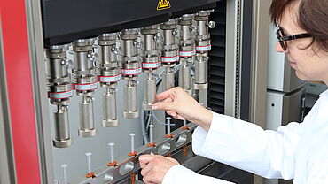 Serial and parallel tests on syringe systems