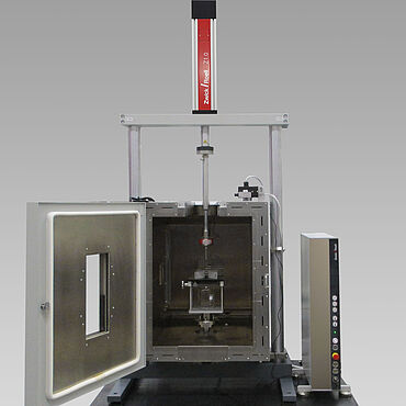 Simulace pružiny autoinjektoru na 1 kN elektromechanickém servopohonu s teplotní komorou